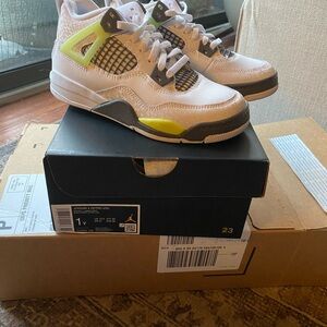 Nike Jordan 4 Retro Brand New sold out online
